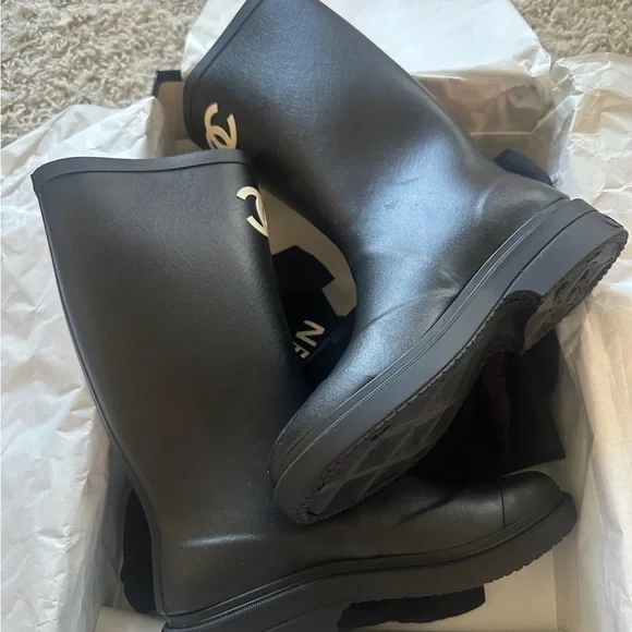 Authentic CHANEL Black and White Logo Rain Boots size 39 US 9 - Picture 2 of 7